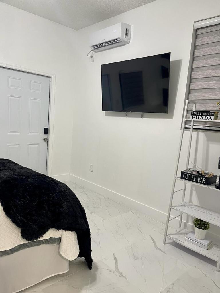 Cozy Studio, Prime Location, Remodeled, 1 Parking West Palm Beach Exterior foto